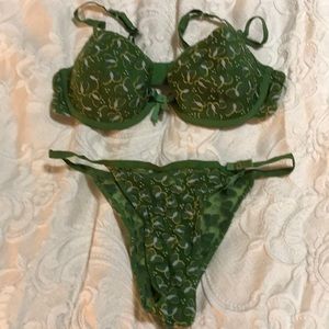 Kelly Green Butterfly bra and panty set from Spain